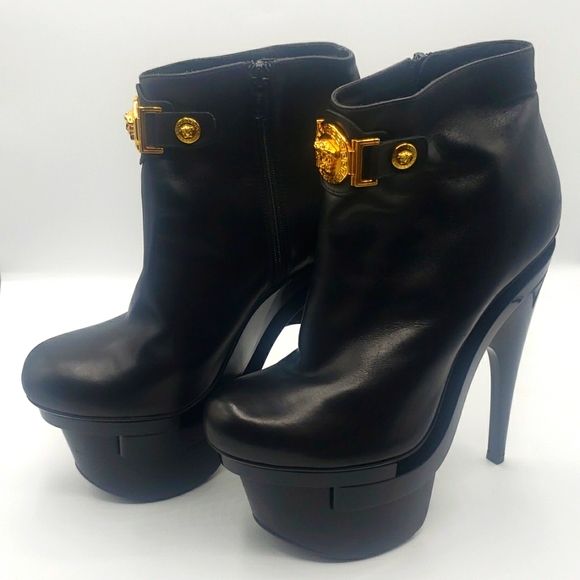 VERSACE BLACK LEATHER WITH GOLD JEWELRY SIZE 39 NEW CONDITION 100% AUTHENTIC - Picture 13 of 16